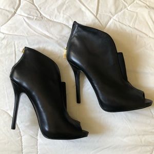 Guess Leather Ashleigh Peep Toe Booties 🖤